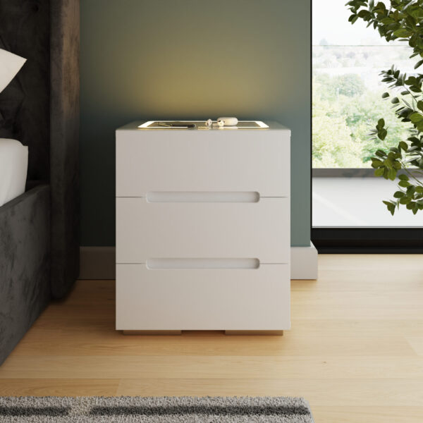 RIL3DBWHT-RILEY BEDSIDE-05-25-RMS06