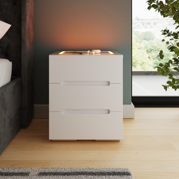RIL3DBWHT-RILEY BEDSIDE-05-25-RMS07